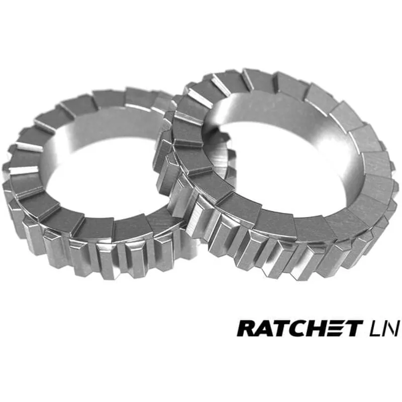 DT Swiss E1900R 29in BOOST MicroSpline Rear Wheel in Black-2