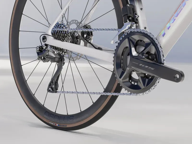 Trek 2025 Madone SL 6 Gen 8 White Prismatic-5