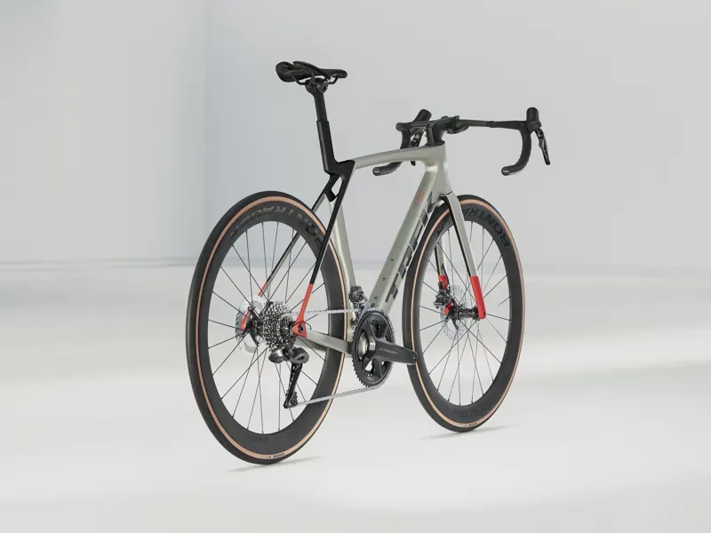 Trek 2025 Madone SL 7 Gen 8 Lunar Silver-1