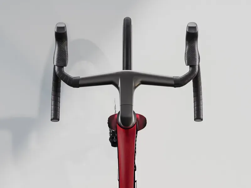 Trek 2025 Madone SLR 7 AXS Gen 8 Carbon Red Smoke-2
