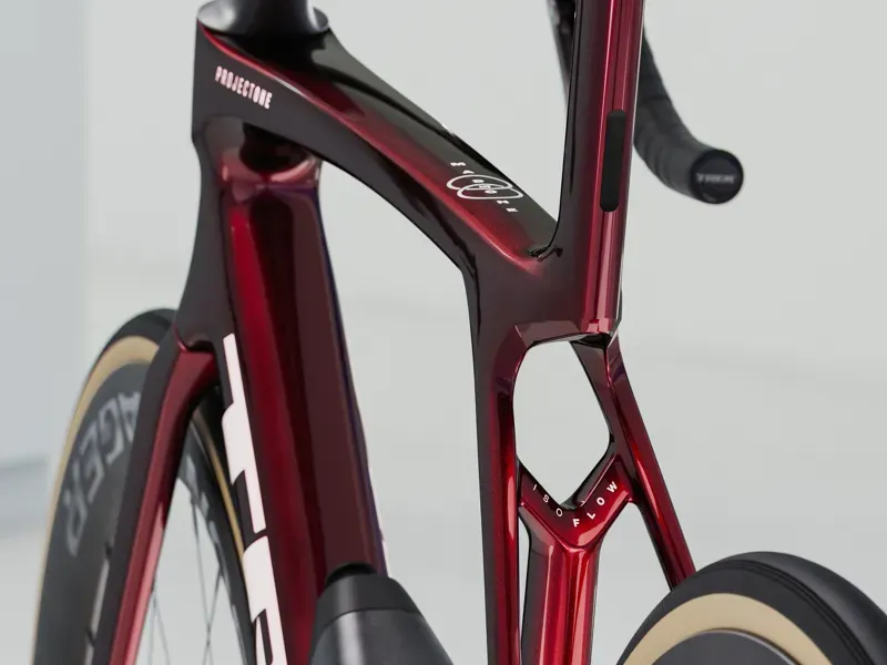 Trek 2025 Madone SLR 7 AXS Gen 8 Carbon Red Smoke-3