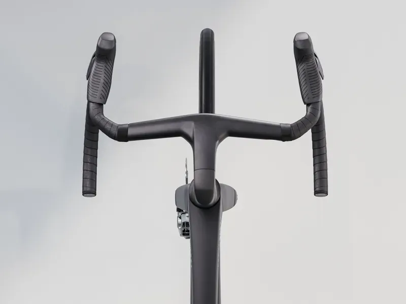 Trek 2025 Madone SLR 9 AXS Matte/Gloss Gen 8 Carbon Smoke-2