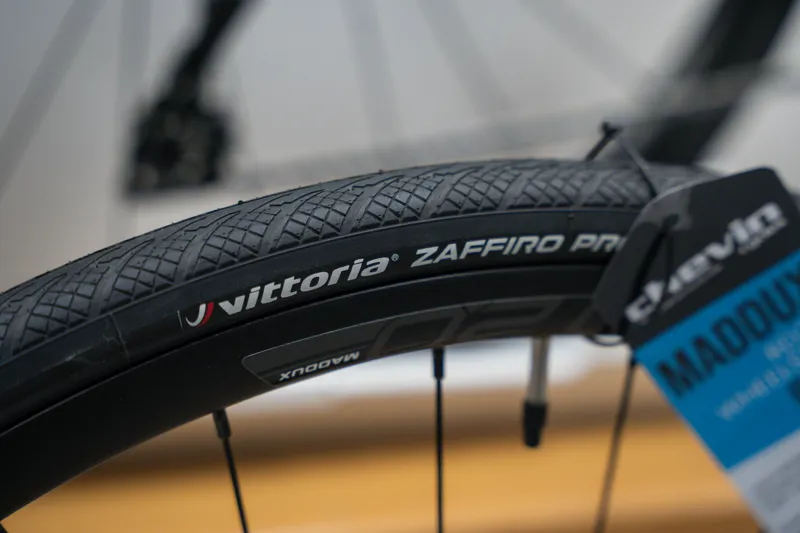 Maddux Road 2.0 Disc 700C Wheelset Inc Tyres-4