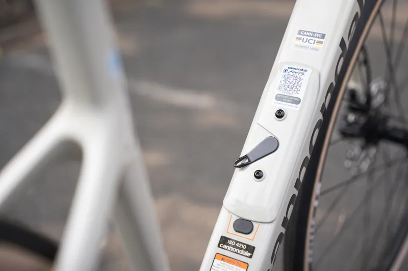 Cannondale Synapse Carbon 4 / Chalk-9