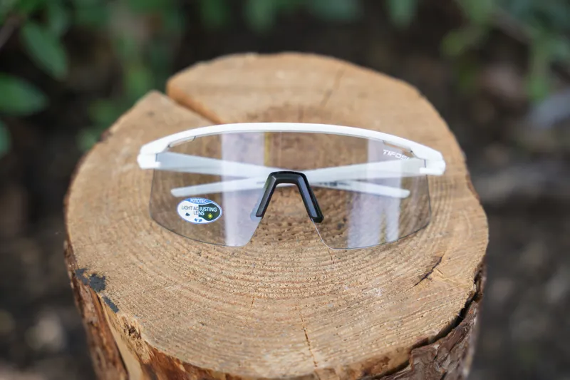 Tifosi Moab Lite Shield Fototec Sunglasses 2025: M- L WHITE Medium/Large-1
