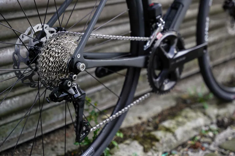 Cannondale Synapse Carbon 2 LE Endurance Bike in Smoke Black-9