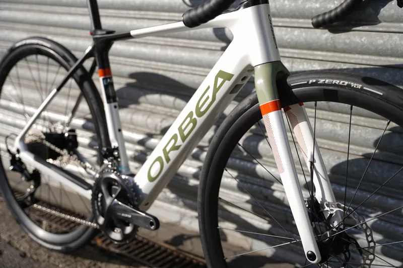 Orbea Gain M30 Electric Road Bike in White Chic/Green Artichoke-6