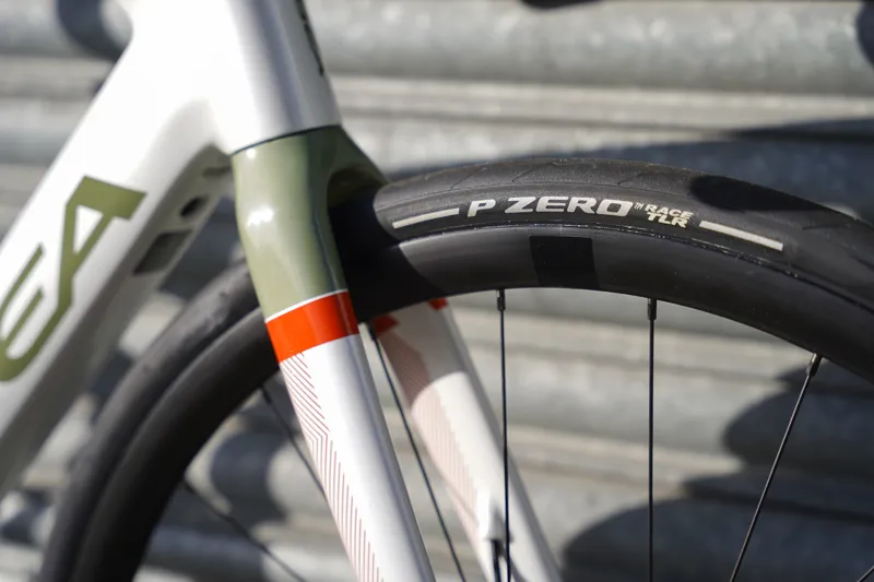 Orbea Gain M30 Electric Road Bike in White Chic/Green Artichoke-7