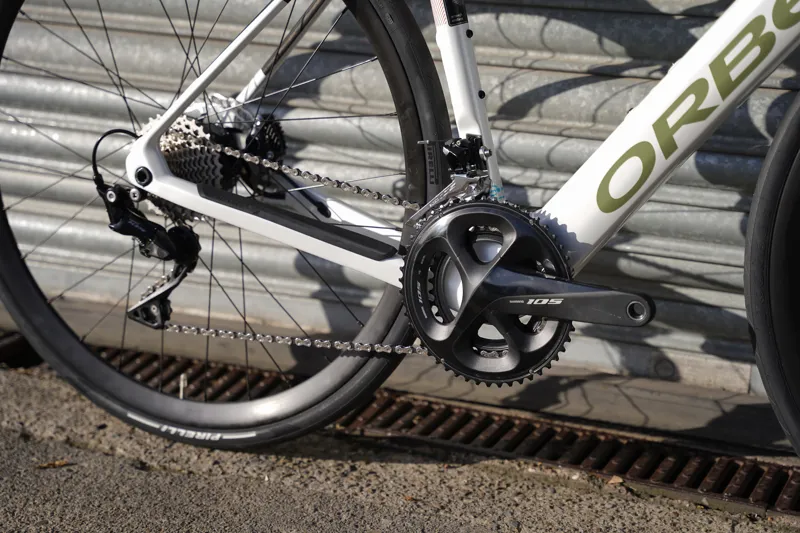 Orbea Gain M30 Electric Road Bike in White Chic/Green Artichoke-10