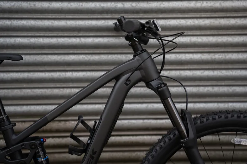 Trek Fuel EX 5 Gen 7 Mountain Bike in Lithium Grey/Trek Black Splatter-7