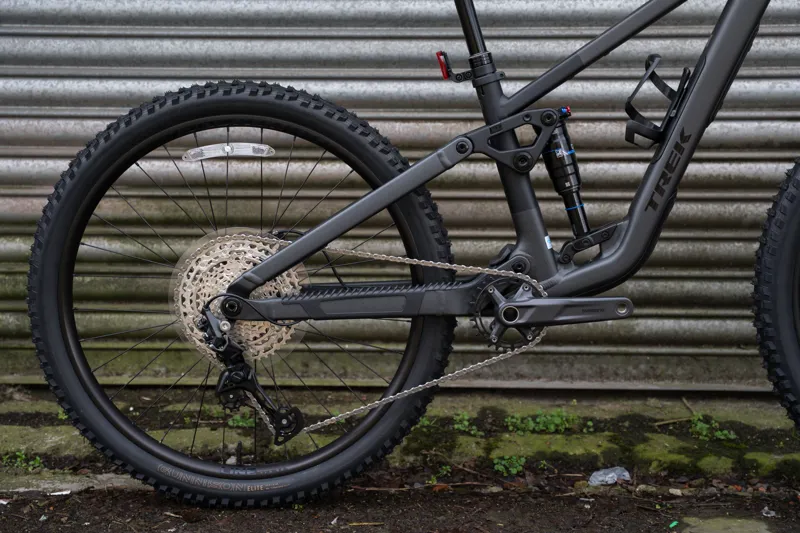 Trek Fuel EX 5 Gen 7 Mountain Bike in Lithium Grey/Trek Black Splatter-8