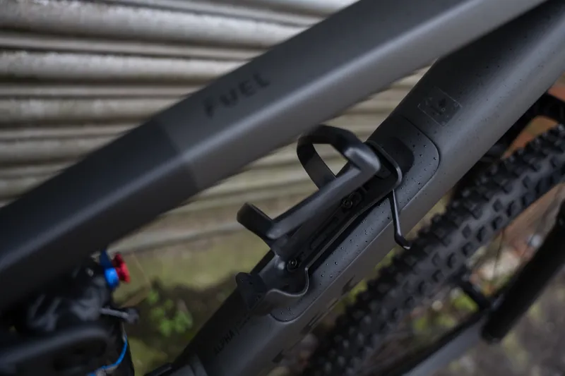 Trek Fuel EX 5 Gen 7 Mountain Bike in Lithium Grey/Trek Black Splatter-9