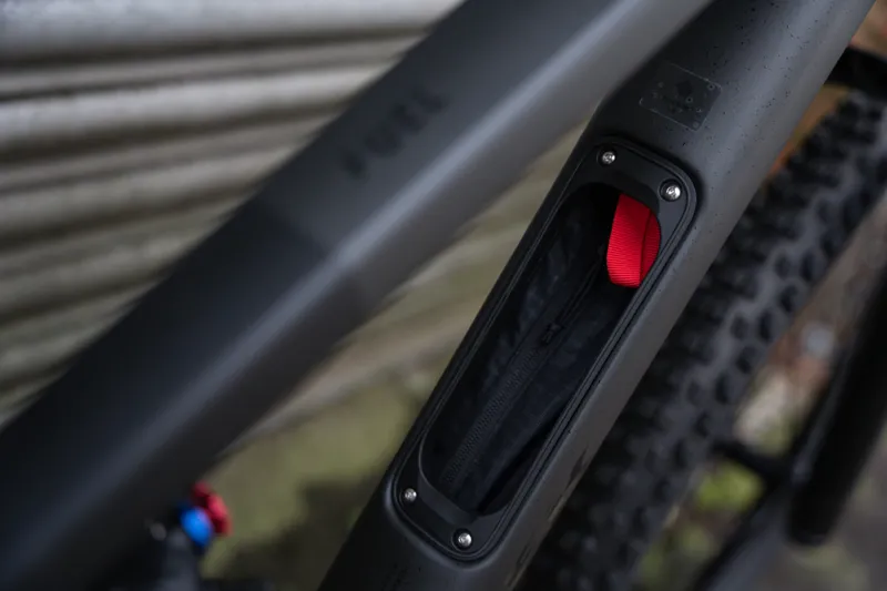 Trek Fuel EX 5 Gen 7 Mountain Bike in Lithium Grey/Trek Black Splatter-10