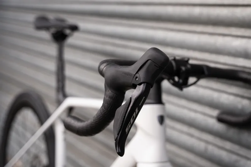 Trek Madone SL 6 Gen 8 Road Bike in Gloss Crystal White/Matte Deep Smoke-8