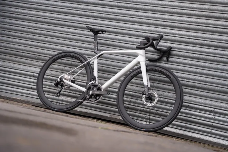 Trek Madone SL 6 Gen 8 Road Bike in Gloss Crystal White/Matte Deep Smoke-4