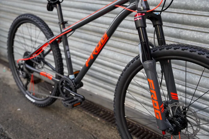 Frog Bikes Frog MTB 69 Kids Mountain Bike In Metallic Grey/Neon Red-4