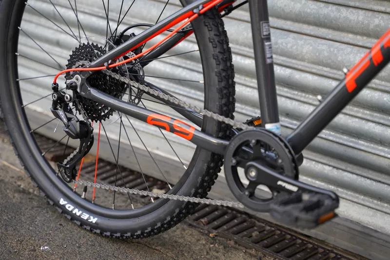 Frog Bikes Frog MTB 69 Kids Mountain Bike In Metallic Grey/Neon Red-5