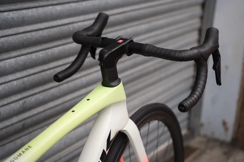 Trek Domane SL 6 ERA WHITE/GLOWSTICK/CORAL-3