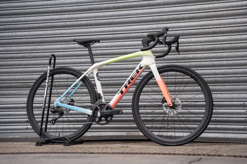 Trek Domane SL 6 ERA WHITE/GLOWSTICK/CORAL-1
