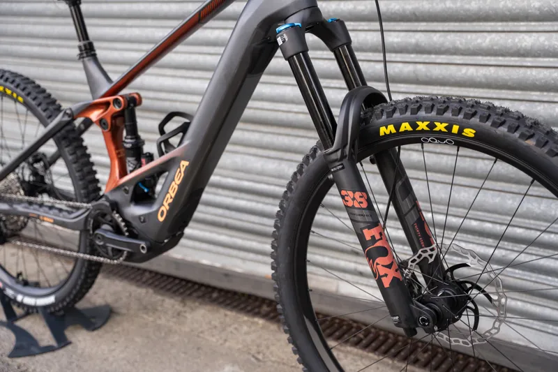 Orbea 2026 Wild M10 Diamond Carbon View Matt - Mars Red-5