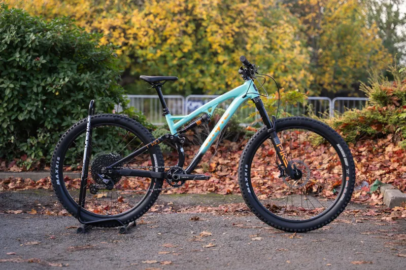 Whyte T-140 27 Junior Full Suspension Mountain Bike in Green with Gloss Green/Coral Orange-10