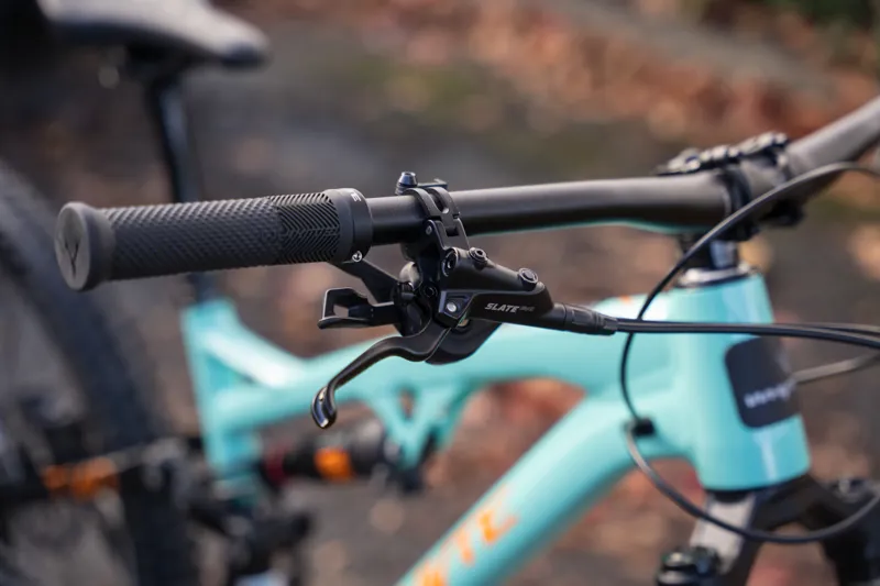 Whyte T-140 27 Junior Full Suspension Mountain Bike in Green with Gloss Green/Coral Orange-4