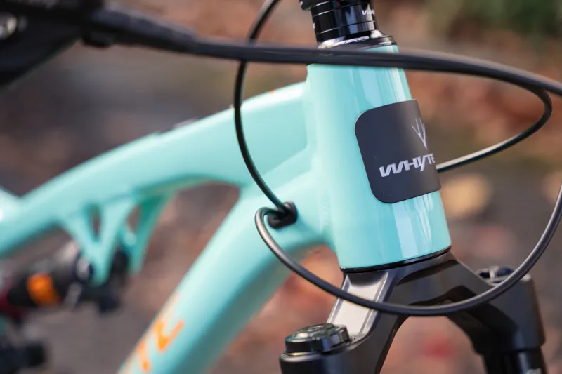 Whyte T-140 27 Junior Full Suspension Mountain Bike in Green with Gloss Green/Coral Orange-5