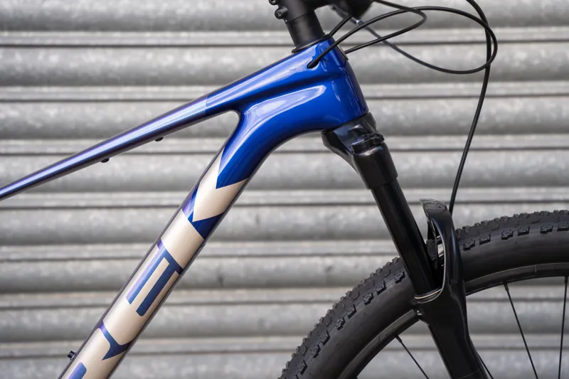 Trek Procaliber 9.5 Gen 3 XC Mountain Bike In Purple Flip/Hex Blue-6