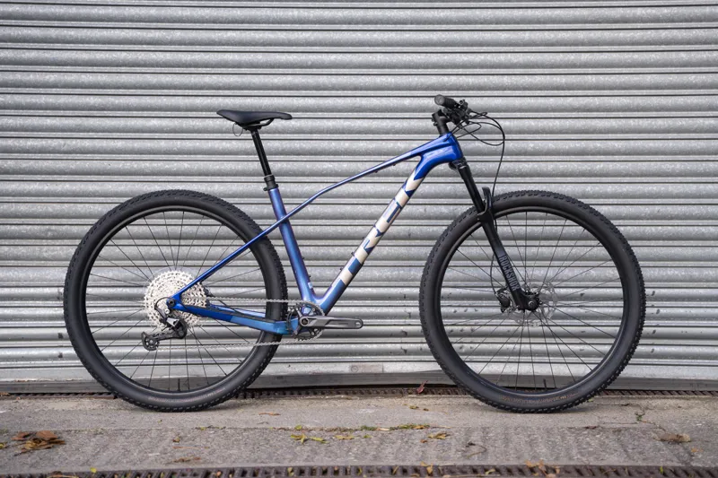 Trek Procaliber 9.5 Gen 3 XC Mountain Bike In Purple Flip/Hex Blue-12