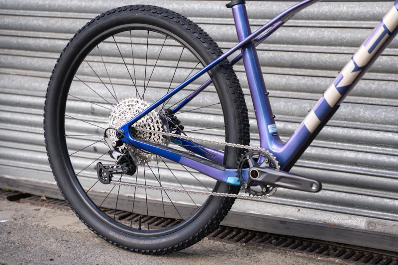 Trek Procaliber 9.5 Gen 3 XC Mountain Bike In Purple Flip/Hex Blue-11