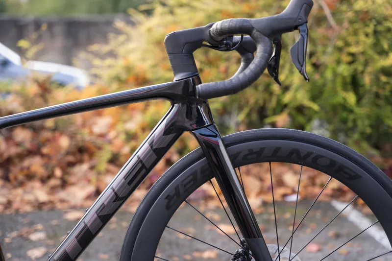 Trek Madone SL 6 Gen 8 Road Bike in Gloss Dark Star/Matte Deep Smoke-7