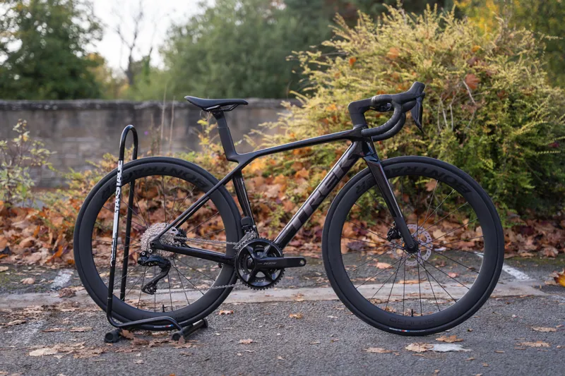 Trek Madone SL 6 Gen 8 Road Bike in Gloss Dark Star/Matte Deep Smoke-10