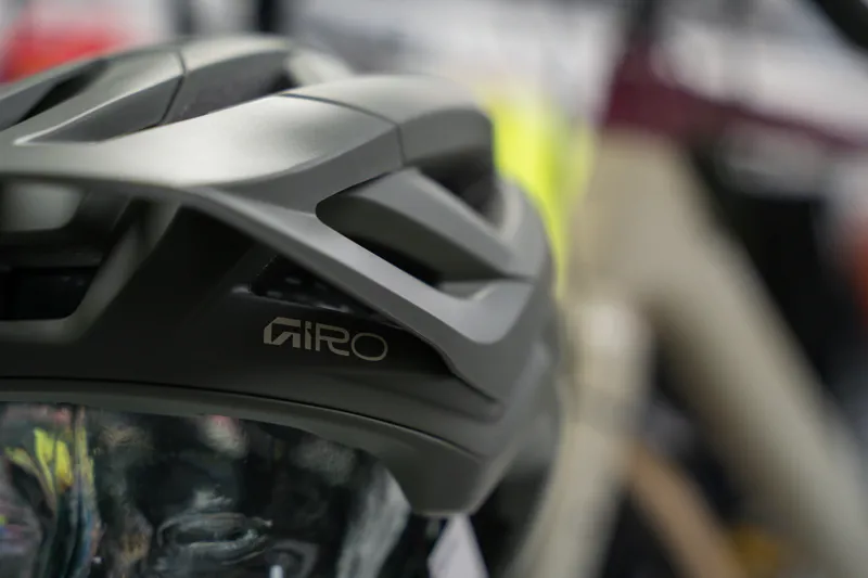 Giro Montaro MIPS III in Dark Sage-3