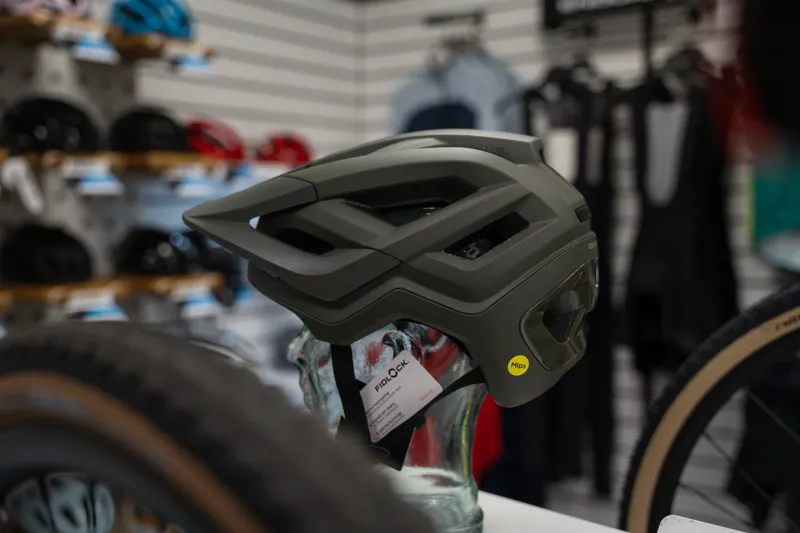 Giro Montaro MIPS III in Dark Sage-4