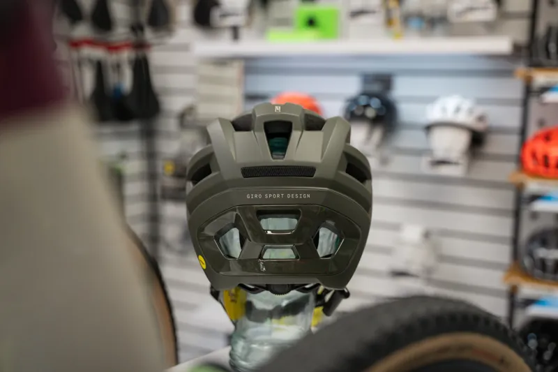 Giro Montaro MIPS III in Dark Sage-5