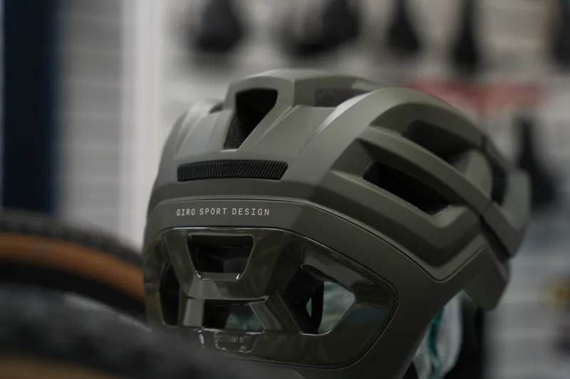 Giro Montaro MIPS III in Dark Sage-6