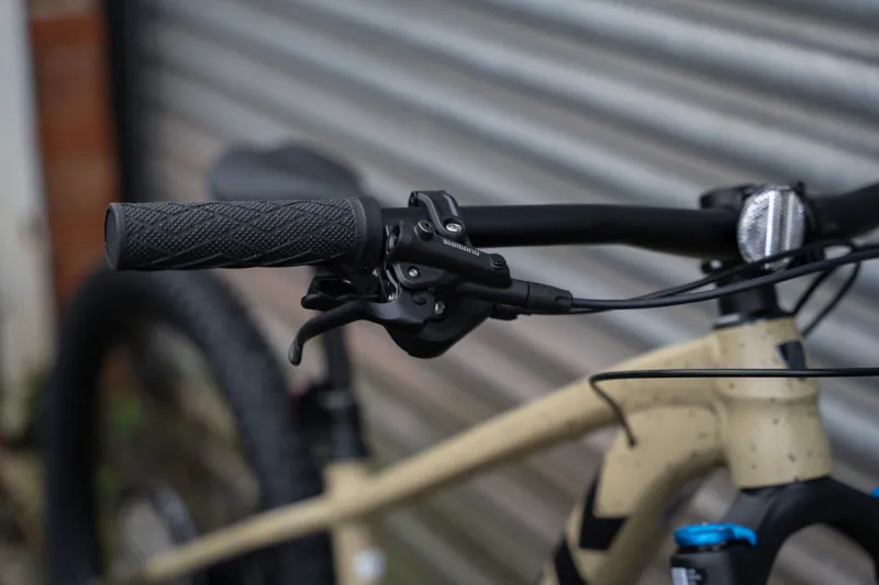 Trek Roscoe 9 Mountain Bike in Quicksand to Olive Fade/Black-8