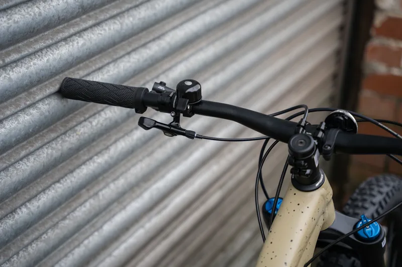 Trek Roscoe 9 Mountain Bike in Quicksand to Olive Fade/Black-3