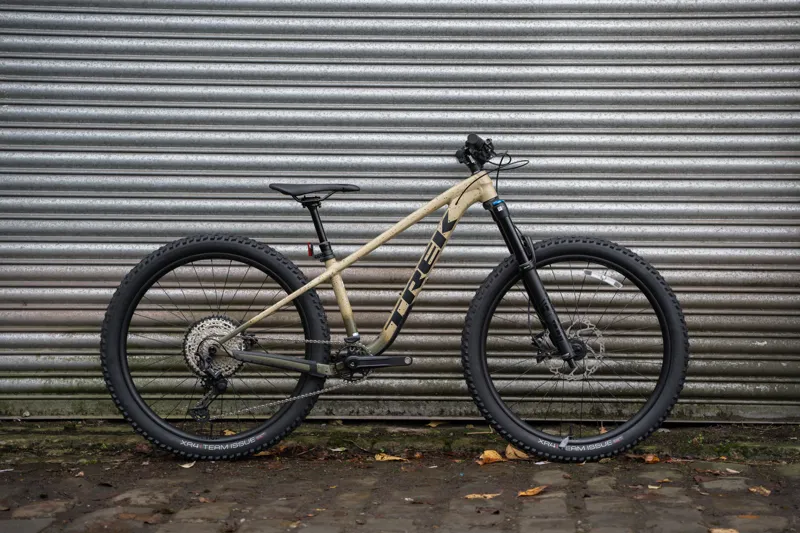 Trek Roscoe 9 Mountain Bike in Quicksand to Olive Fade/Black-10