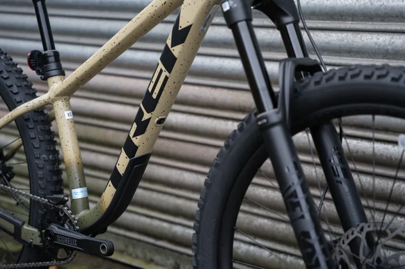 Trek Roscoe 9 Mountain Bike in Quicksand to Olive Fade/Black-7