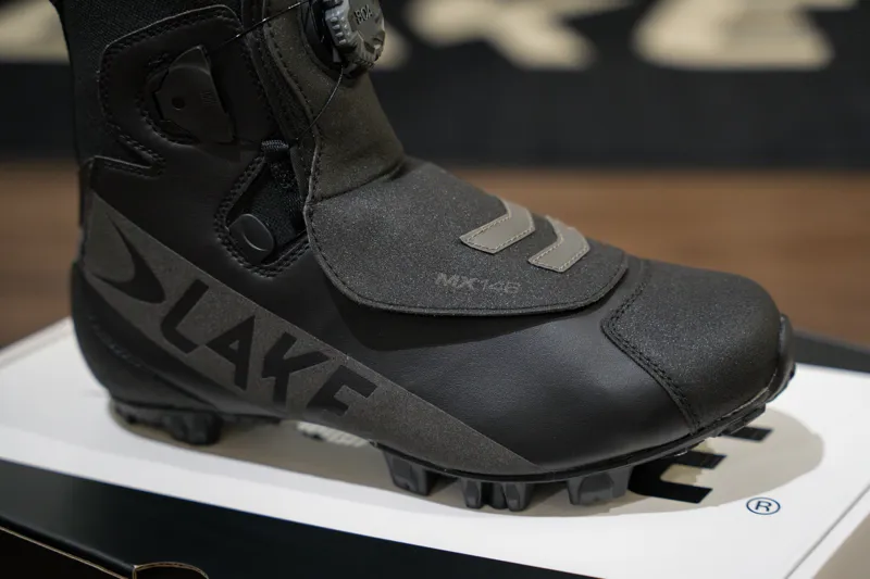 Lake MX146 Winter Cycling Boots in Black/Reflective Black-2