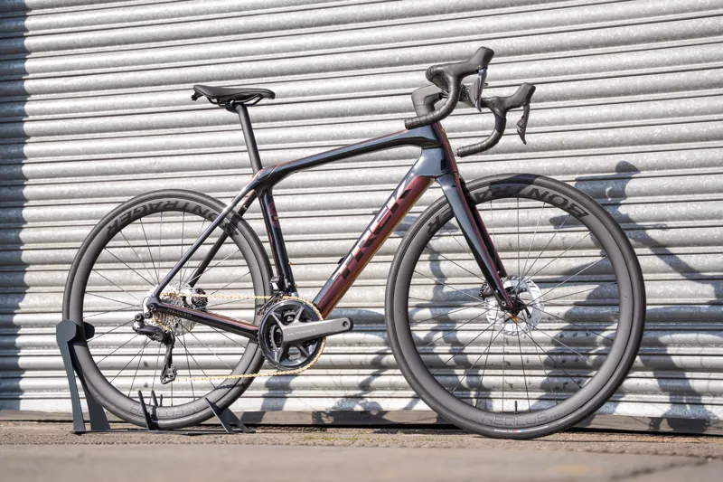 Trek Domane SLR 7 54cm Axinite Flip/Trek Black Project One