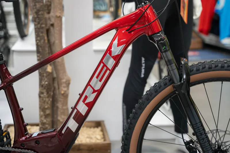 Trek Marlin + 8 Fury Red/Lithium Fade-5