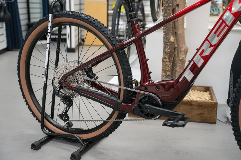 Trek Marlin + 8 Fury Red/Lithium Fade-6