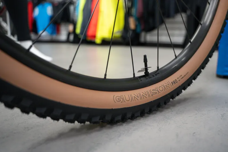 Trek Marlin + 8 Fury Red/Lithium Fade-9