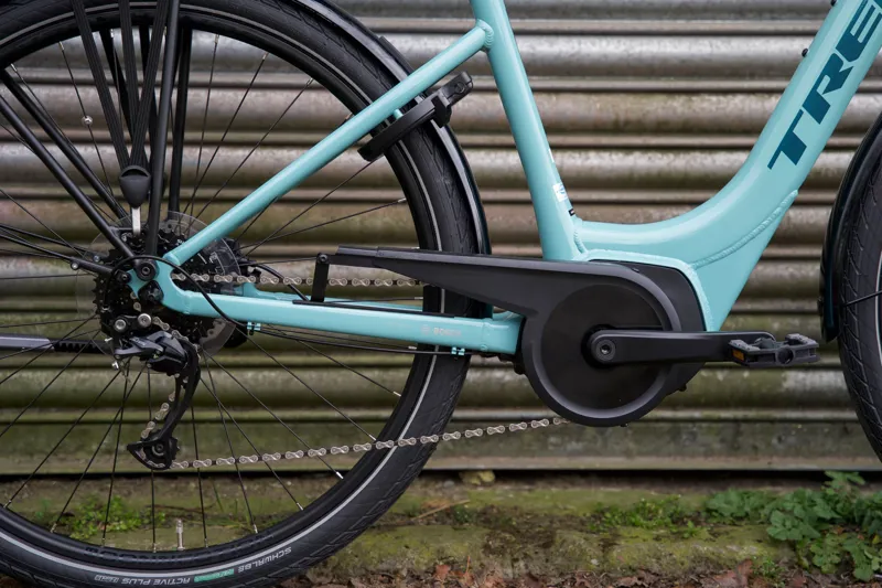 Trek Verve+ 2 Lowstep 500wh Electric Hybrid Bike in Blue Sage-8