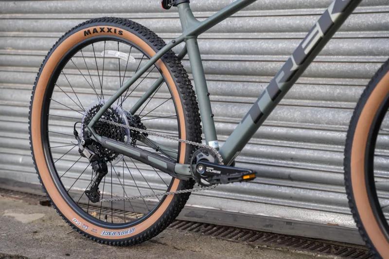 Trek Marlin 6 Gen 3 XC MTB in Matte Lichen/Keswick Green Fade-6
