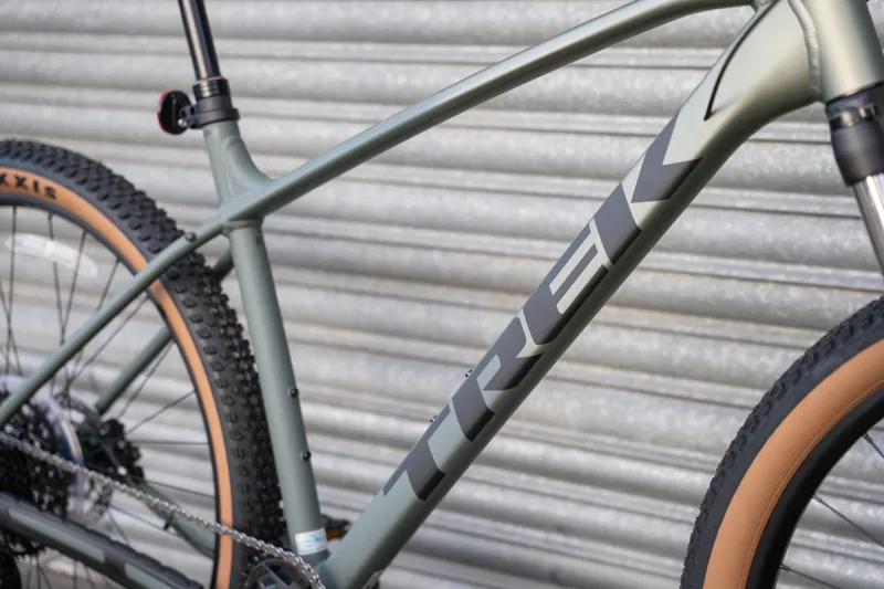 Trek Marlin 6 Gen 3 XC MTB in Matte Lichen/Keswick Green Fade-7