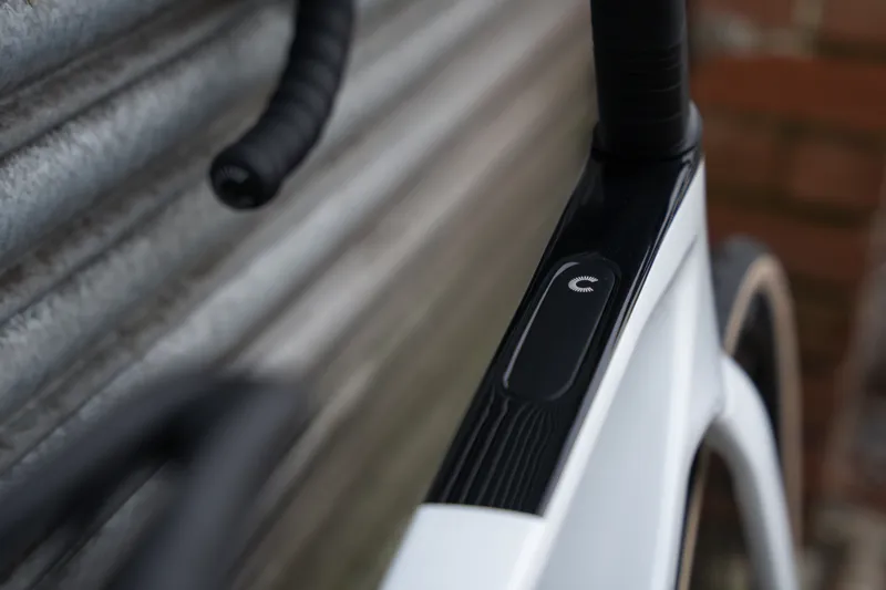 Cannondale Synapse Carbon 3 SmartSense Road Bike in Cashmere-11