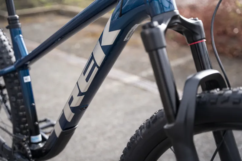 Trek Roscoe 8 Mountain Bike in Mulsanne Blue-3